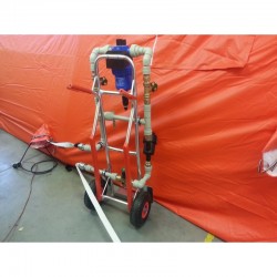 Mobilny dozownik detergentów do namiotów pneumatycznych i kabin dekontaminacyjnych
