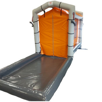 Kabina dekontaminacyjna podwójna z 5 punktowym systemem wodnym oraz zintegrowanym brodzikiem 2m x 5,6m x 2,6m