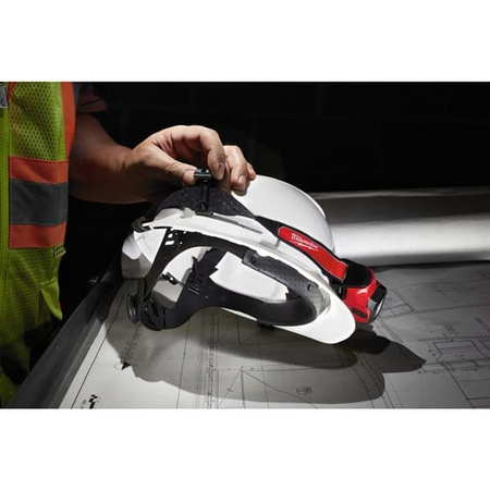 Akumulatorowa latarka-czołówka USB Milwaukee L4HL-201